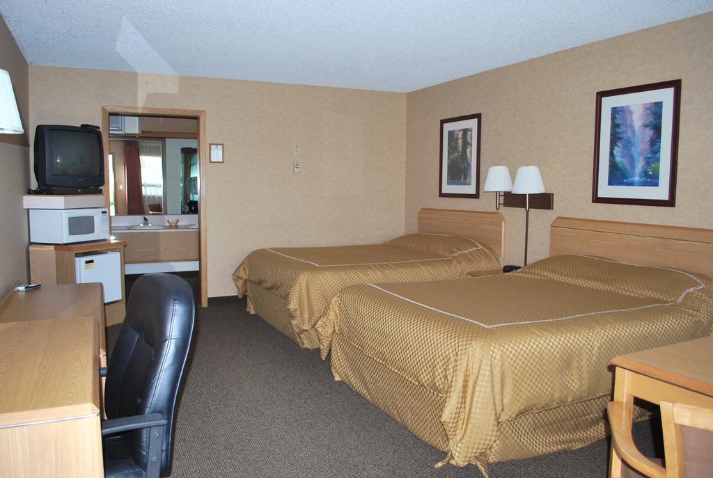 Queen Room Two Queen Beds No Pets